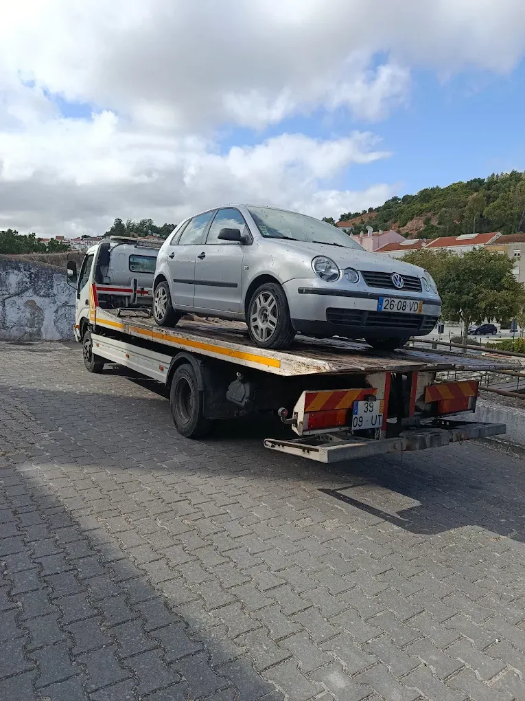 Viatura de recolha de sucata da Recintra em Cascais