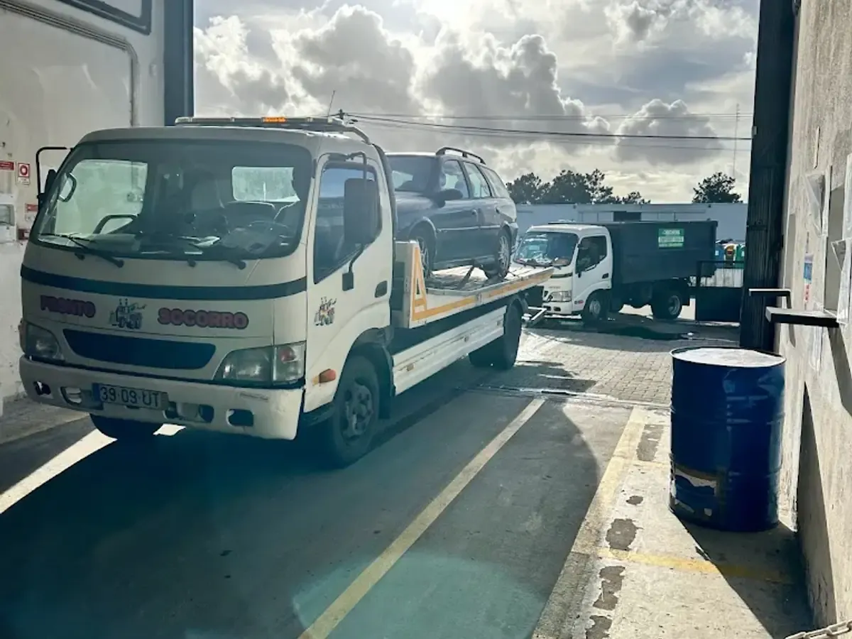 Viatura de recolha de sucata da Recintra em Sintra