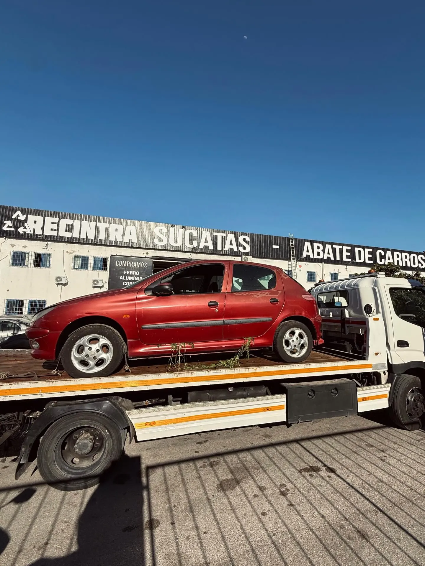 Reboque da Recintra com um veículo para abate